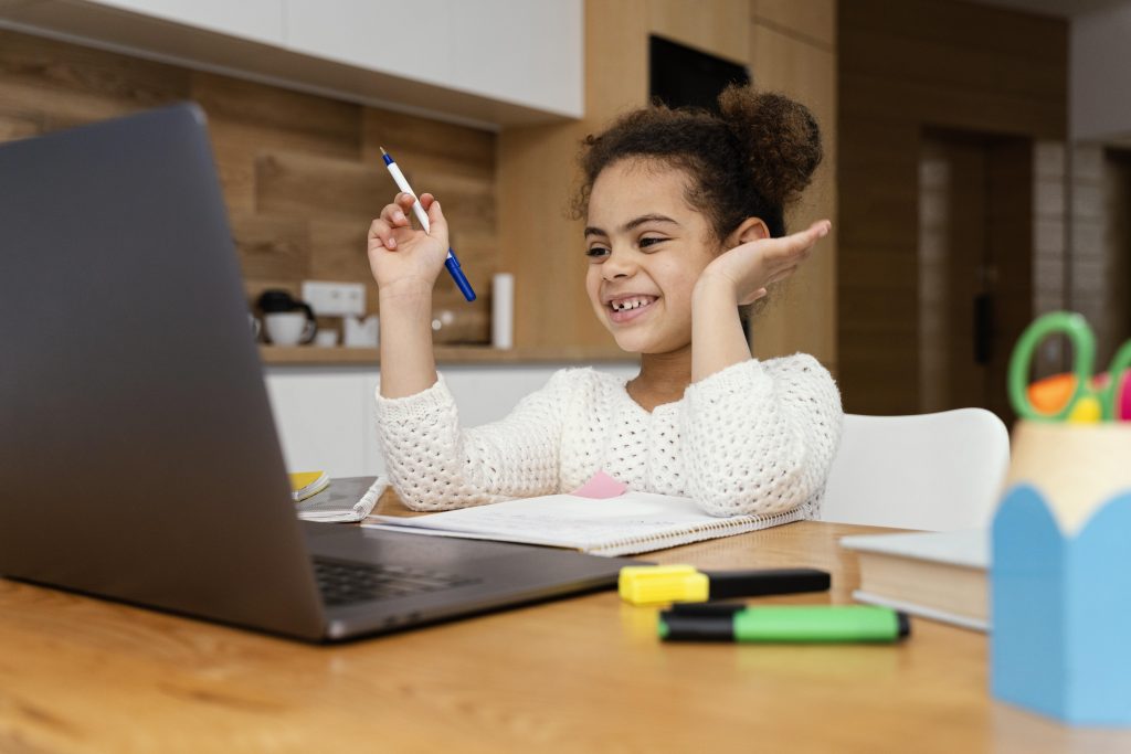 4 rủi ro khi con học trực tuyến mà cha mẹ phải biết ngay lúc này