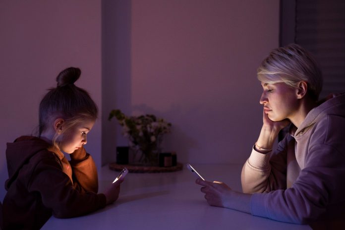 What is the difference between cyberbullying and bullying_10 must-know tips to select the RIGHT parental control for your kids (Part 2)